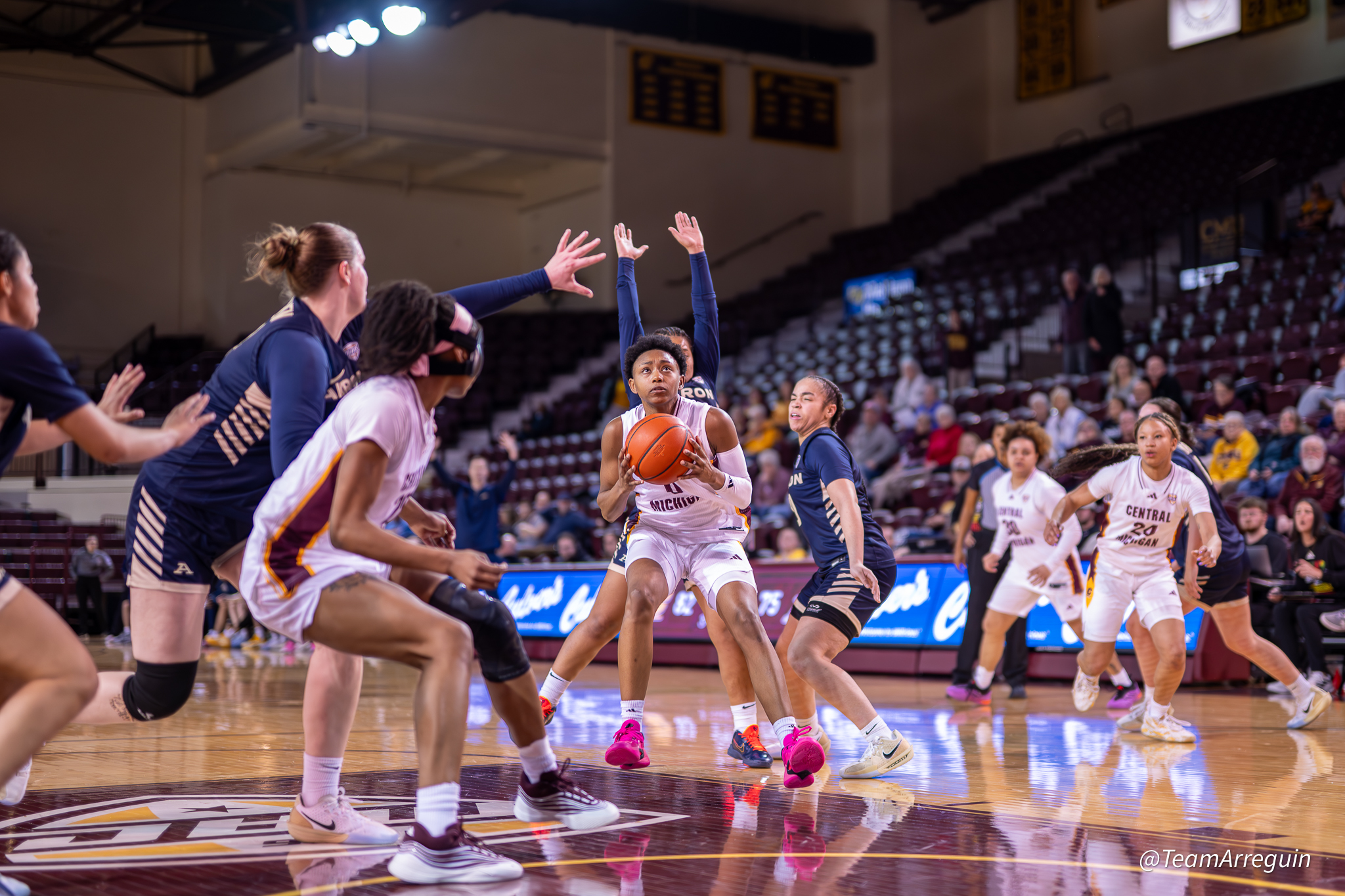 Central Michigan Chippewas Regain Control in Third, Defeat Akron Zips 86–79